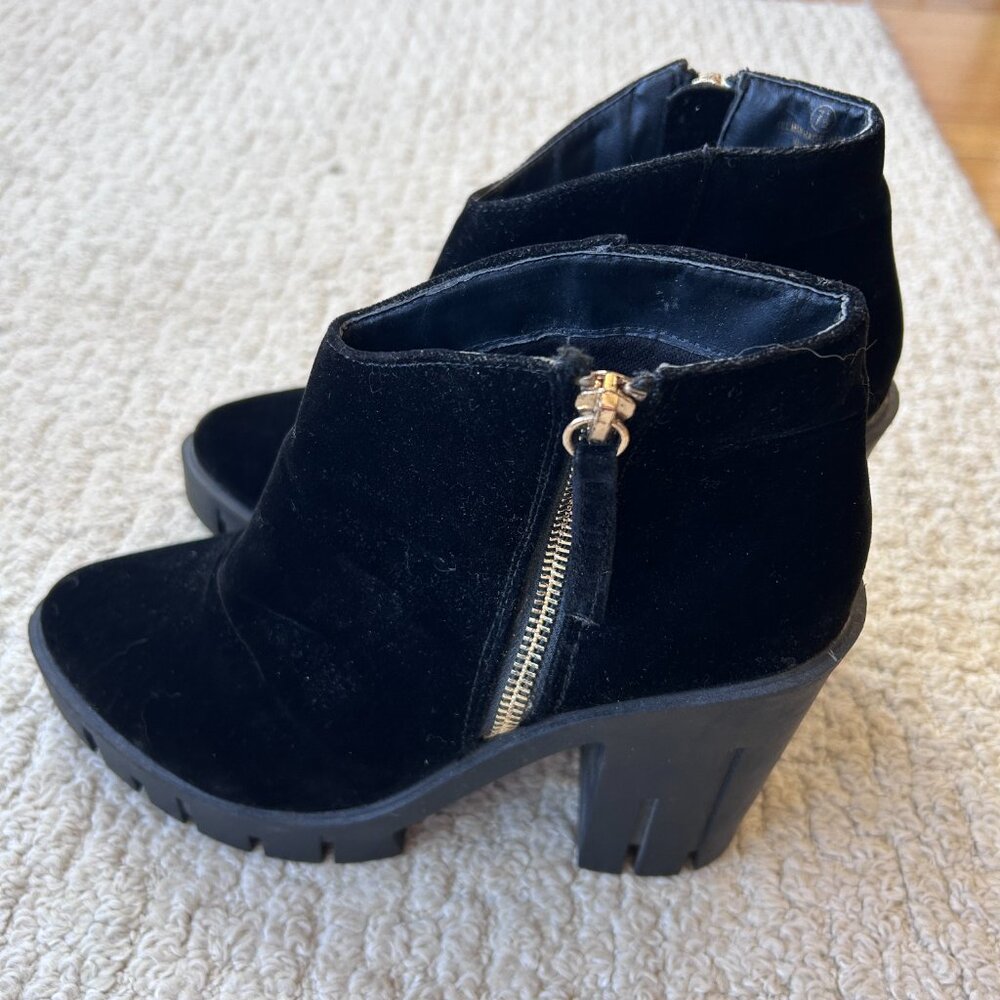 F21 Black Velvet Platform Heeled Booties - Picture 5 of 9